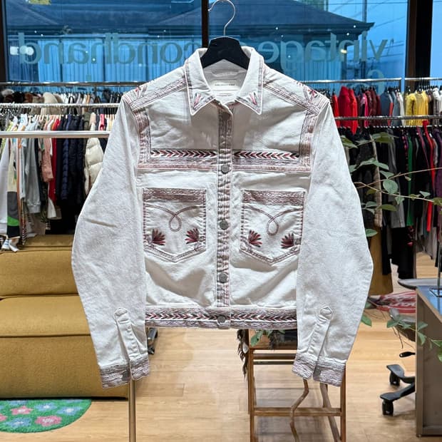 이자벨마랑 화이트 데님 자수 자켓 