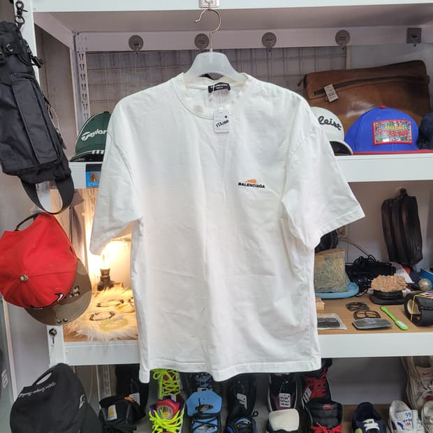 발렌시아가 화이트 반팔 티셔츠