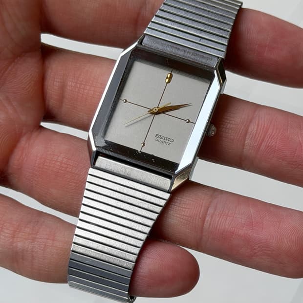 SEIKO quartz square