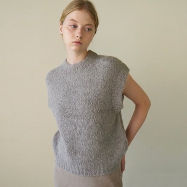 스텝어라운드(STEP AROUND) 이태리 파인알파카 베스트니트 새상품