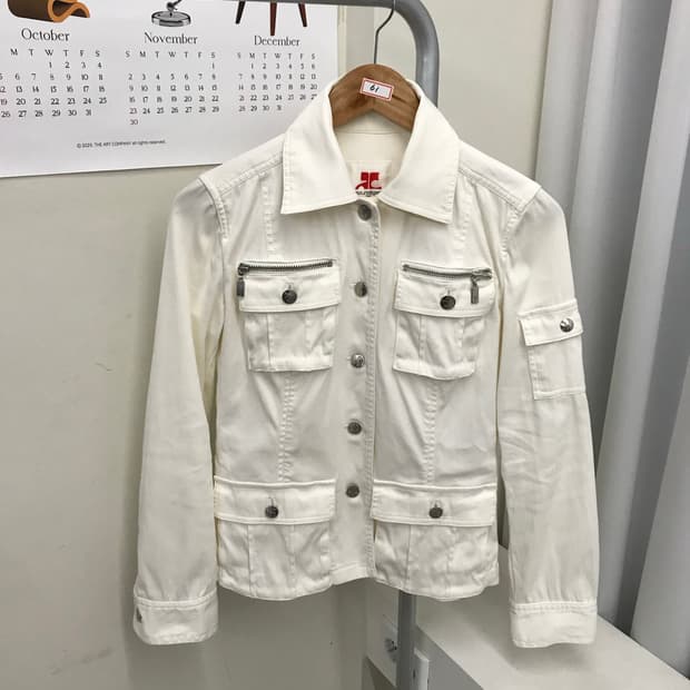 꾸레쥬 로고 은장 자켓