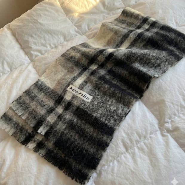 아크네 스튜디오 체크 머플러 블랙 그레이