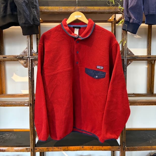 00s Patagonia snap t
