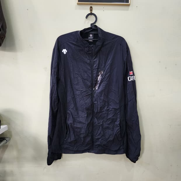 [M] 데상트 경량 윈드브레이커 점퍼 (네이비)