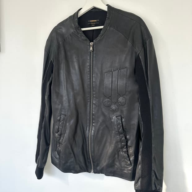 디젤 블랙골드 메달 엠보싱 램스킨 레더 자켓