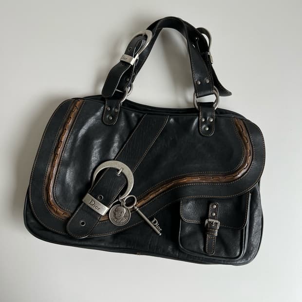 디올 가우초 빈티지 가죽 숄더백
