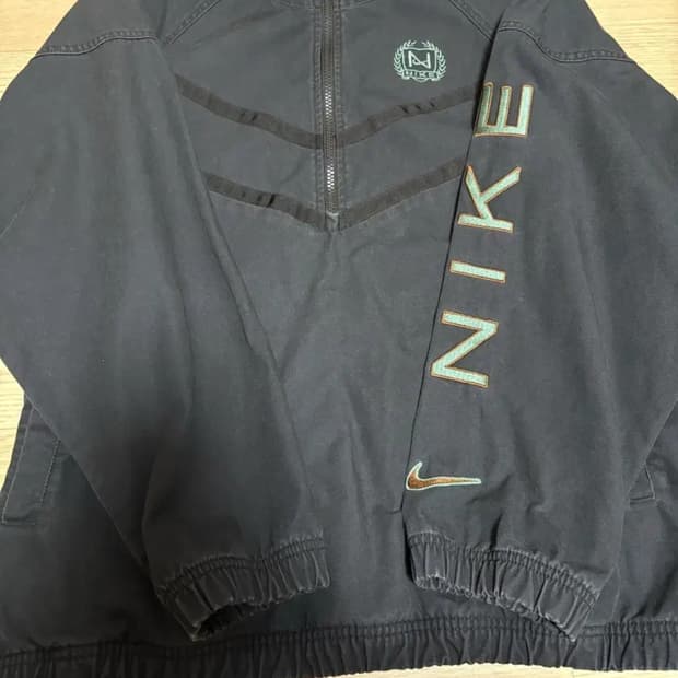 나이키윈드브레이커.   M/L