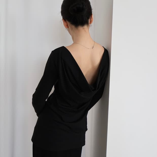 (1회착용) 브리즈아카이브 드레이프 롱 슬리브 _ 블랙