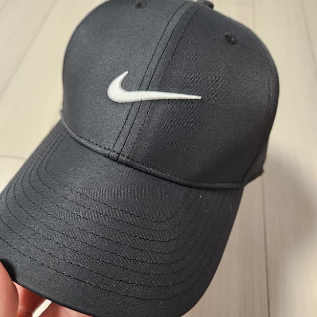 나이키 Legacy91 볼캡 새상품 판매합니다. 한 번도 쓰지 않아서 상