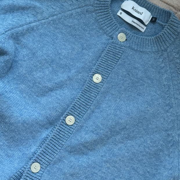 니티드 쉐기독 가디건 판매합니다 (새상품급)