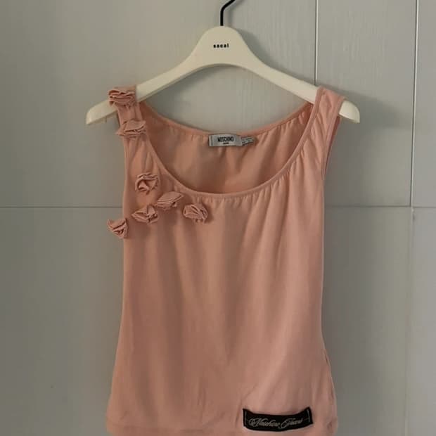 MOSCHINO 플라워 디테일 슬리브리스44,마른55 정품