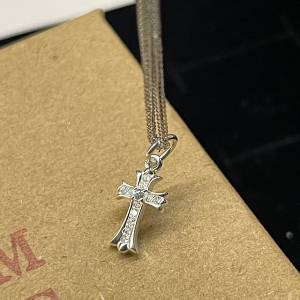 큐빅 십자가 목걸이