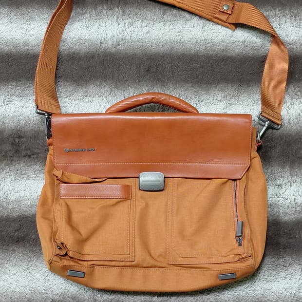 만다리나덕 크로스백 서류가방