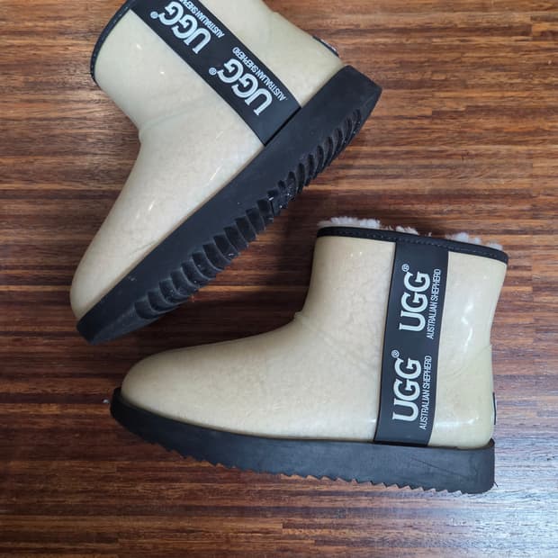 어그 클리어 양털 부츠 eu 36 230