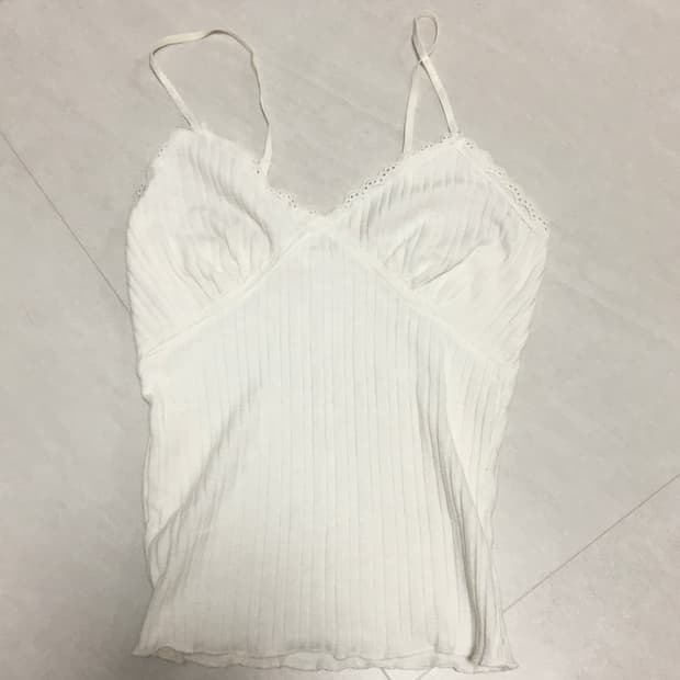 화이트 레이스 끈 나시 슬리브리스