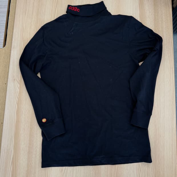 032c 블랙 터틀넥 긴팔티