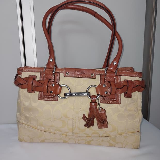 Coach 코치 옐로우 태슬 토트백