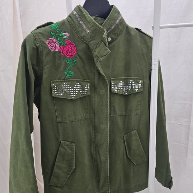 카키 야상 자켓 - 꽃 자수 & 큐빅 장식