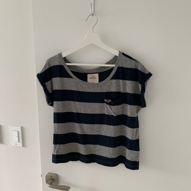 HOLLISTER 스트라이프 티
