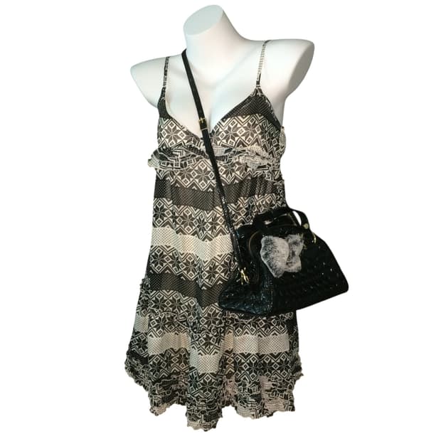 노르딕 도트 패턴 프릴 원피스