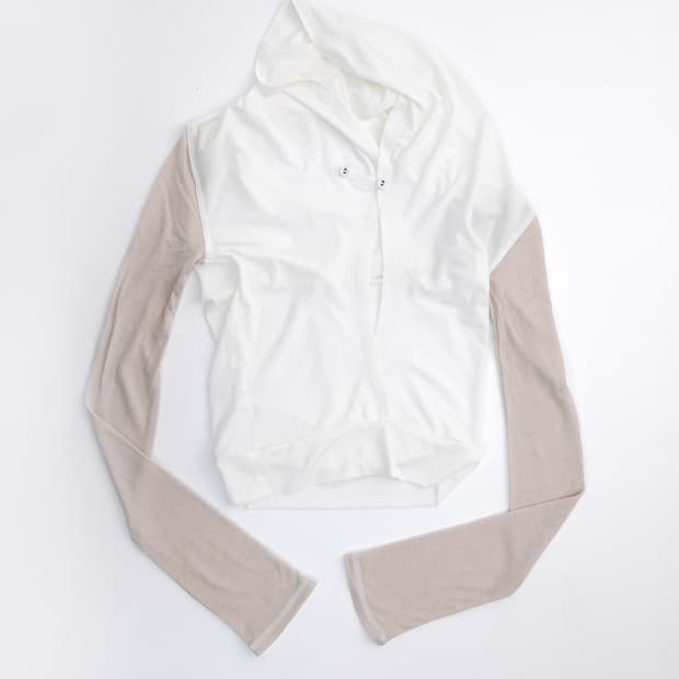 울리카상투스 백 플레어 탑 Ulika Back flare top