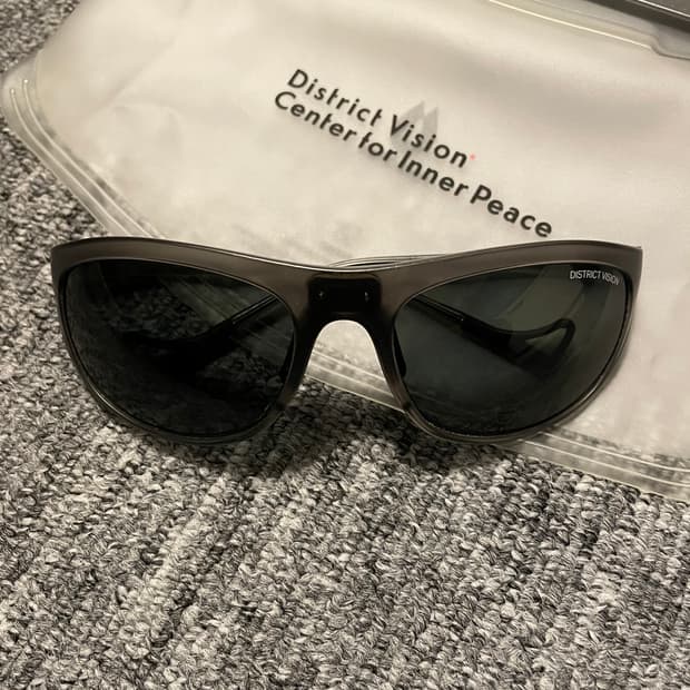 디스트릭트비전 타케요시 선글라스 그레이 블랙