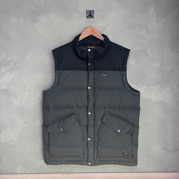 나이키 스우시 구스다운 패딩조끼 그레이