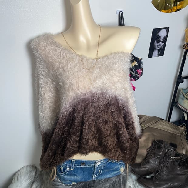 빈티지 그라데이션 오프숄더 퍼 니트