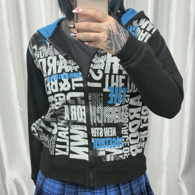 Lettering pattern crop hood zip-up