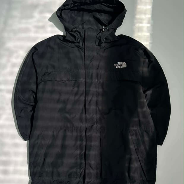 [110] The North Face hooded windbreaker 