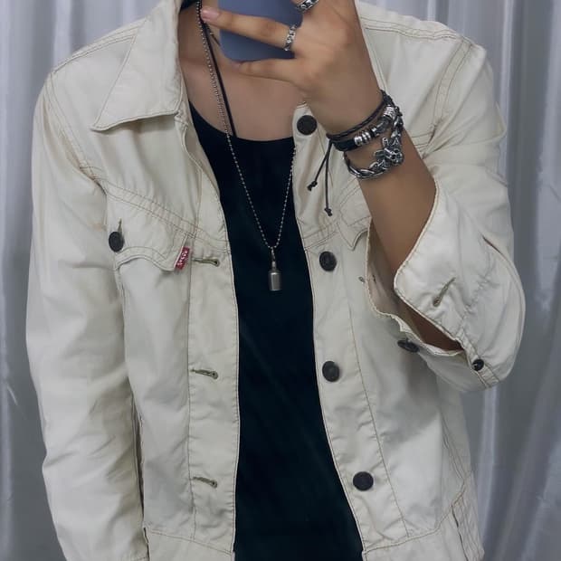 Levi’s ivory back printing jacket