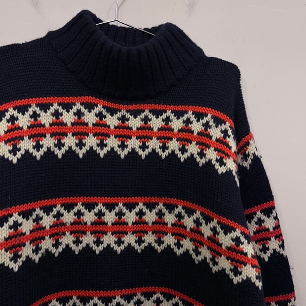 스맥스 노르딕 패턴 짜임 터틀넥 니트 스웨터