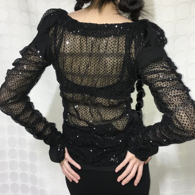 비비안 웨스트우드 스팽글 시스루 메시 배색 롱슬리브