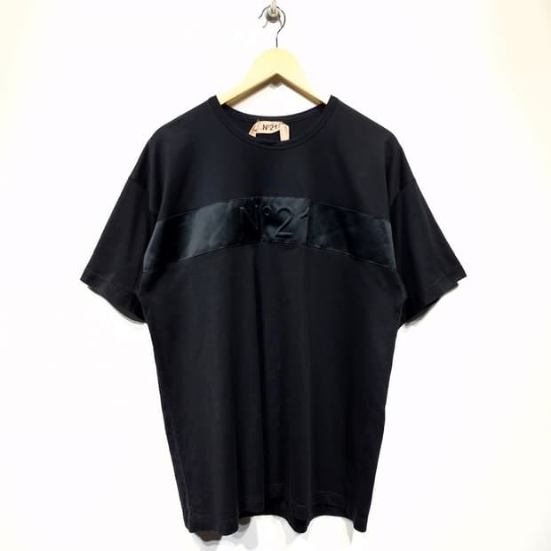 넘버투애니원(N21) 엠보싱 로고 반팔티셔츠