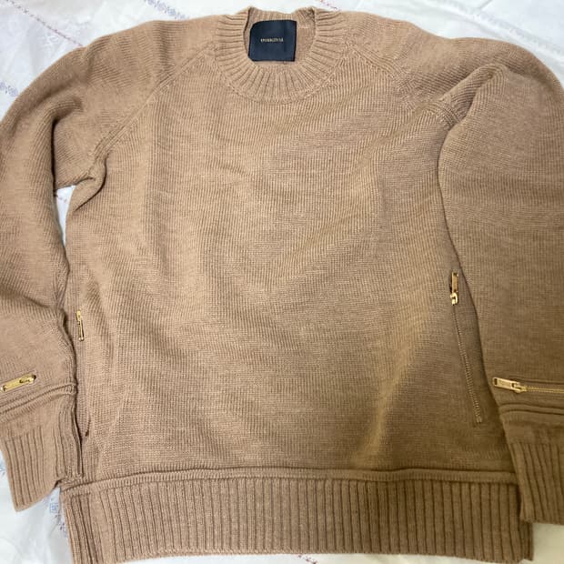 언더커버 지퍼니트