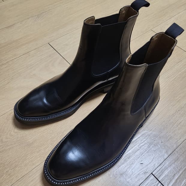 바나나핏 레더 첼시부츠 255사이즈