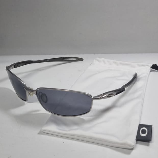 오클리 블렌더 와이어 실버