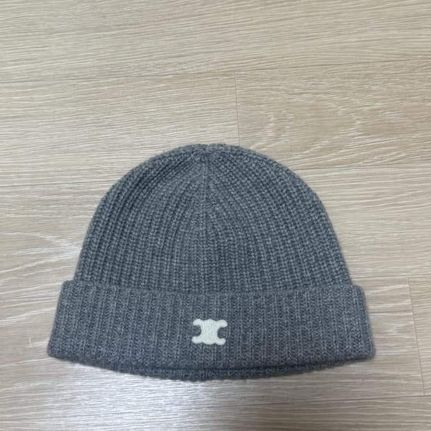 셀린느 트리옹프 캐시미어 비니