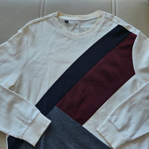 게스 스웨트셔츠