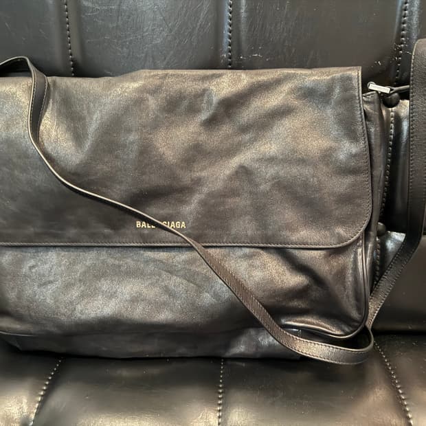 발렌시아가 메신저백