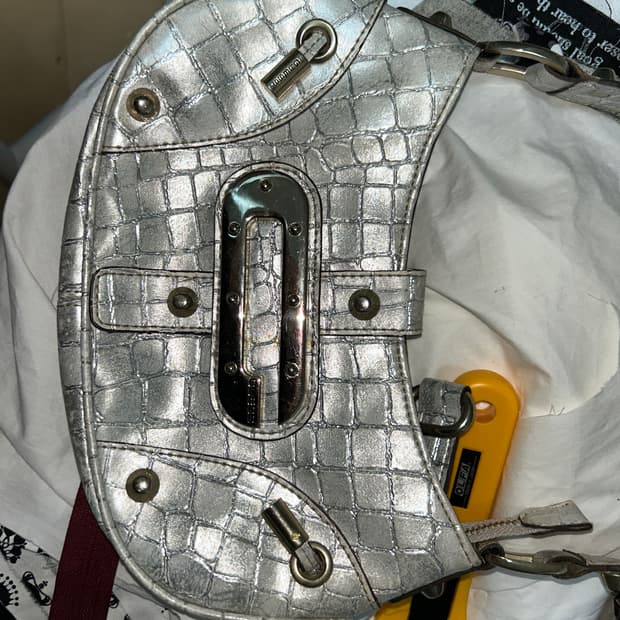 y2k 게스 빈티지 실버 미니백