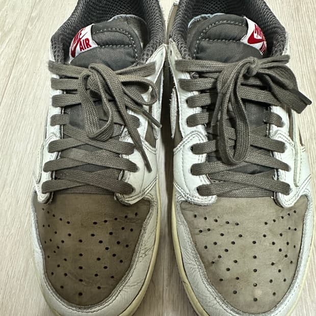 조던 1 x 트래비스 스캇 레트로 로우 세일 앤 리저록 270