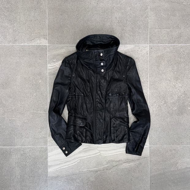 Black lamb skin high neck back buckle jk