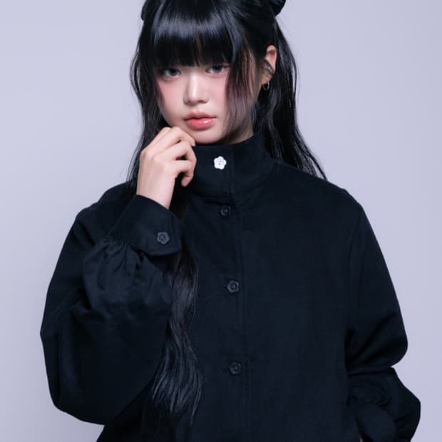 나이엔 하이넥 버튼 포인트 점퍼