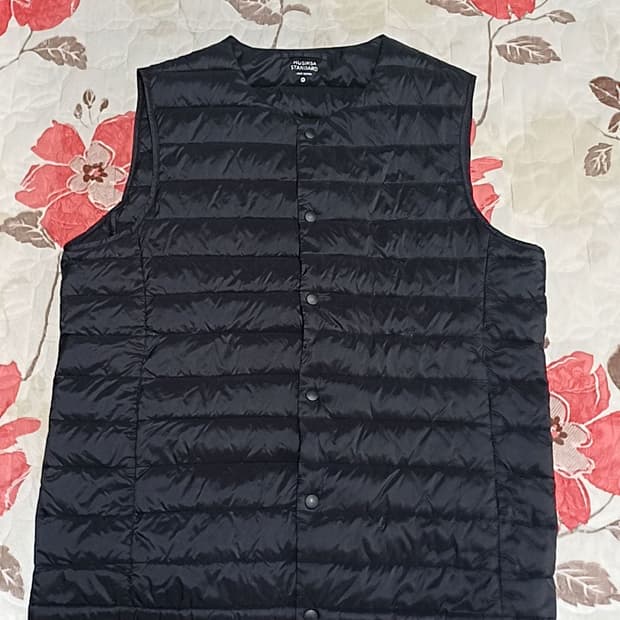 무신사 오리털경량조끼 95 가슴52 기장65