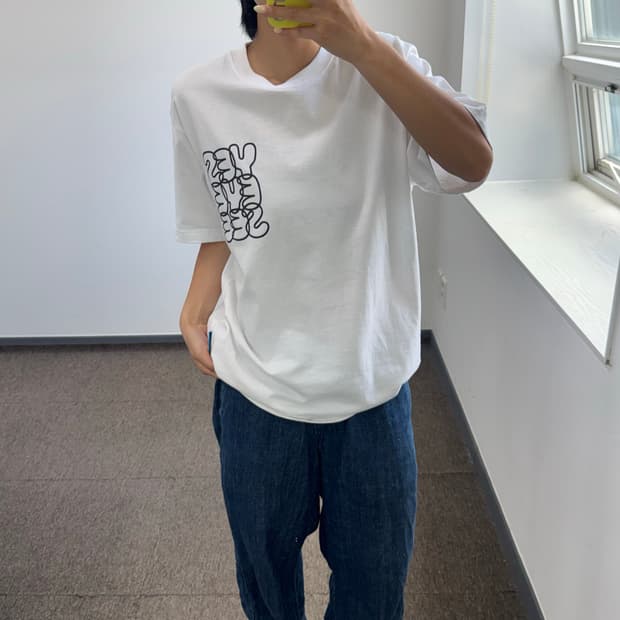 Yeseyesee 예스아이씨 백 로고 화이트 반팔