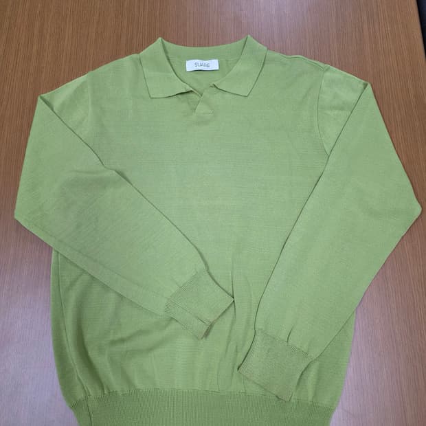 수아레 오픈 카라 니트 그린