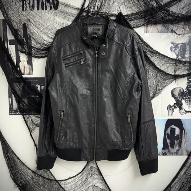 Zipper detailed buckle leather jacket