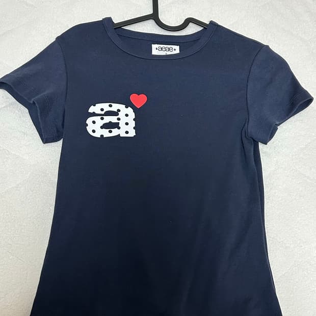 에이이에이이 도트 레터링 반팔티