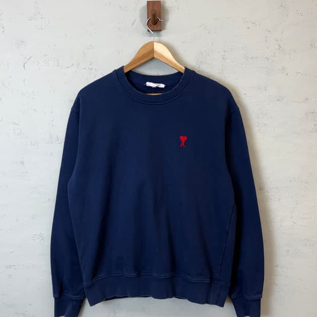 아미 스몰 하트 로고 네이비 맨투맨